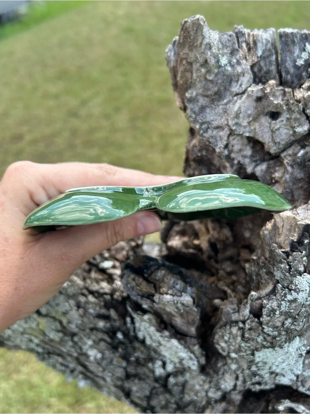 Glossy Green Leaf-Shaped Ceramic Spoon Rest Kitchen Decor
